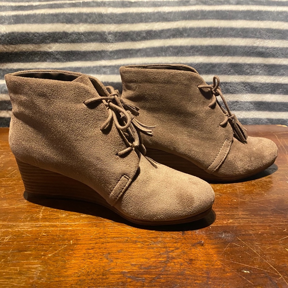 Dr.Scholl’s Suede Wedged Booties (BRAND NEW)